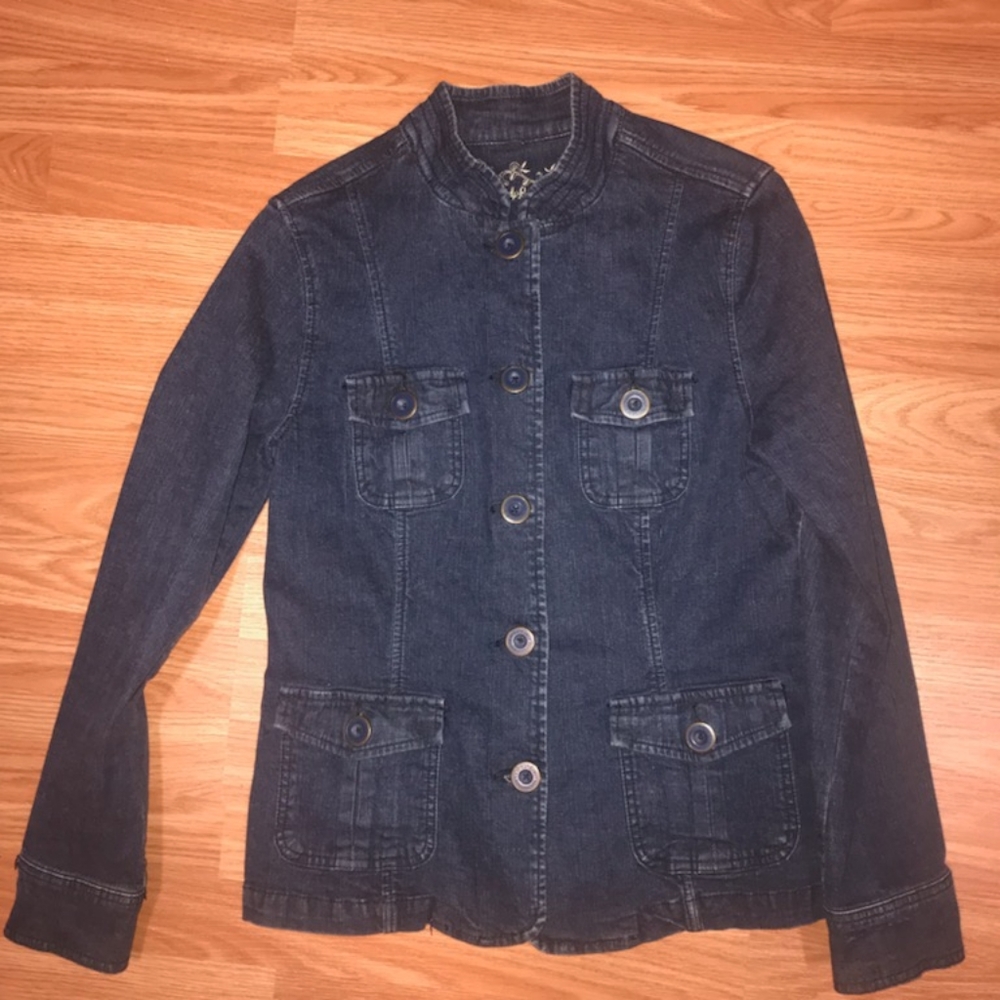 Lady Hathaway denim jacket.